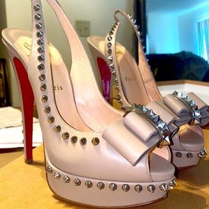 ChristiaN Louboutin 39 Lady Clou